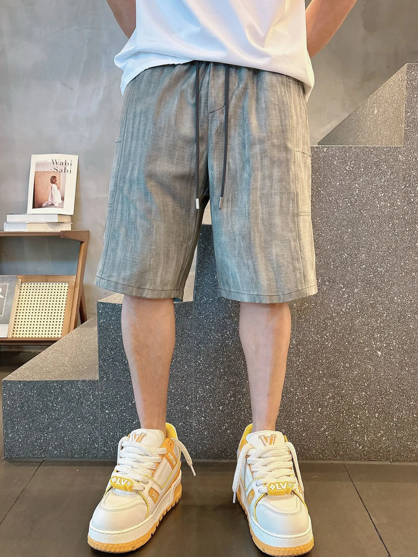 Balenciaga's three-standard complete 2026 summer New Arrival men's casual shorts, advanced custom-made Breathable fabric, Breathable fabric, extremely stretchy and comfortable, impeccable details, top-grade accessories, original logo design concept, delicate and soft feel! The upper body fit is awesome! Size: M-XXXL Please state your height and weight when ordering